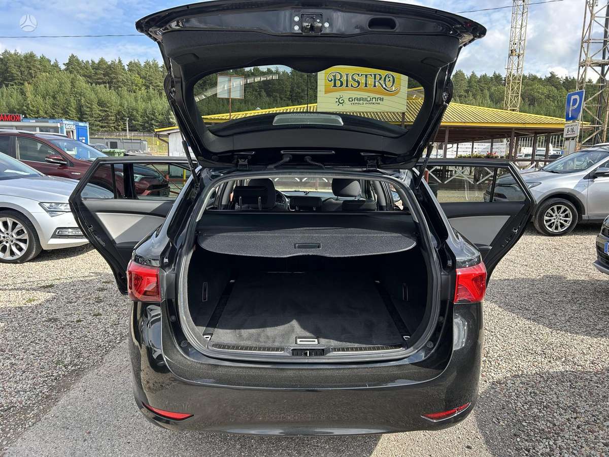 Toyota Avensis - 11