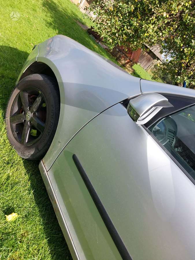 Volkswagen Golf - 6