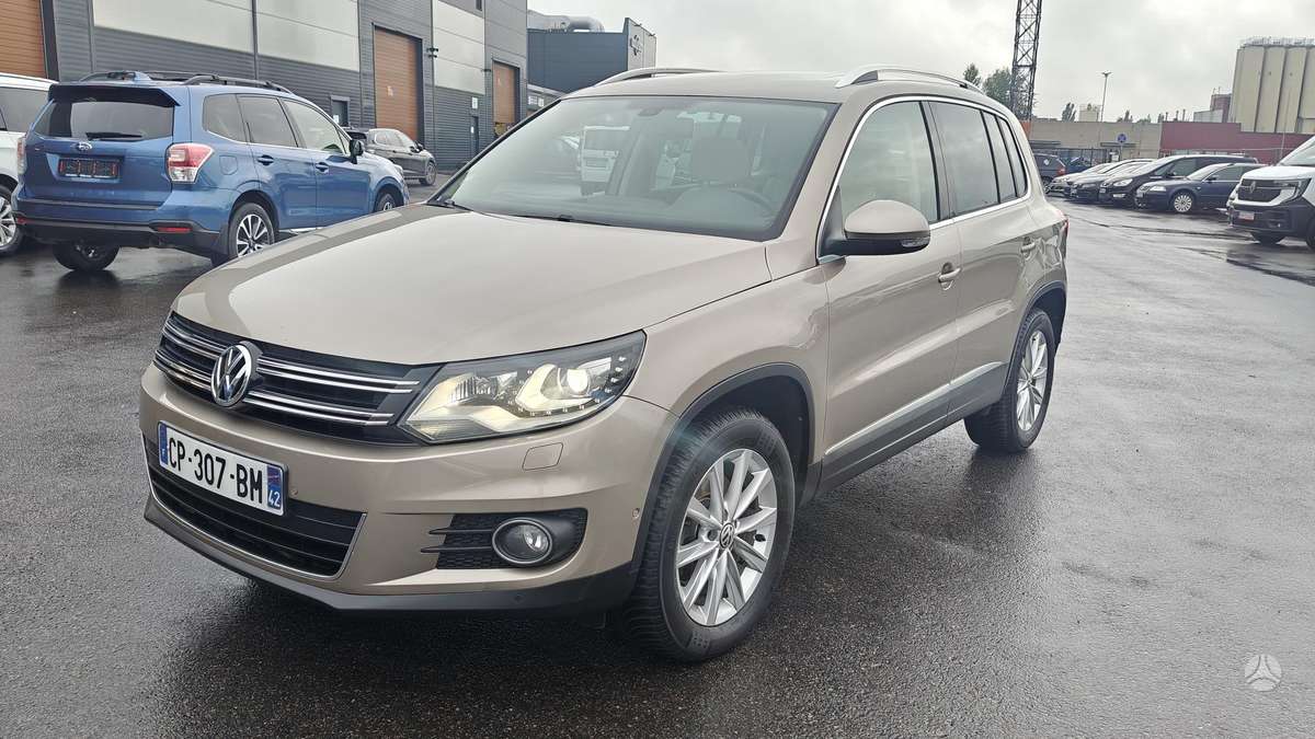 Volkswagen Tiguan - 1