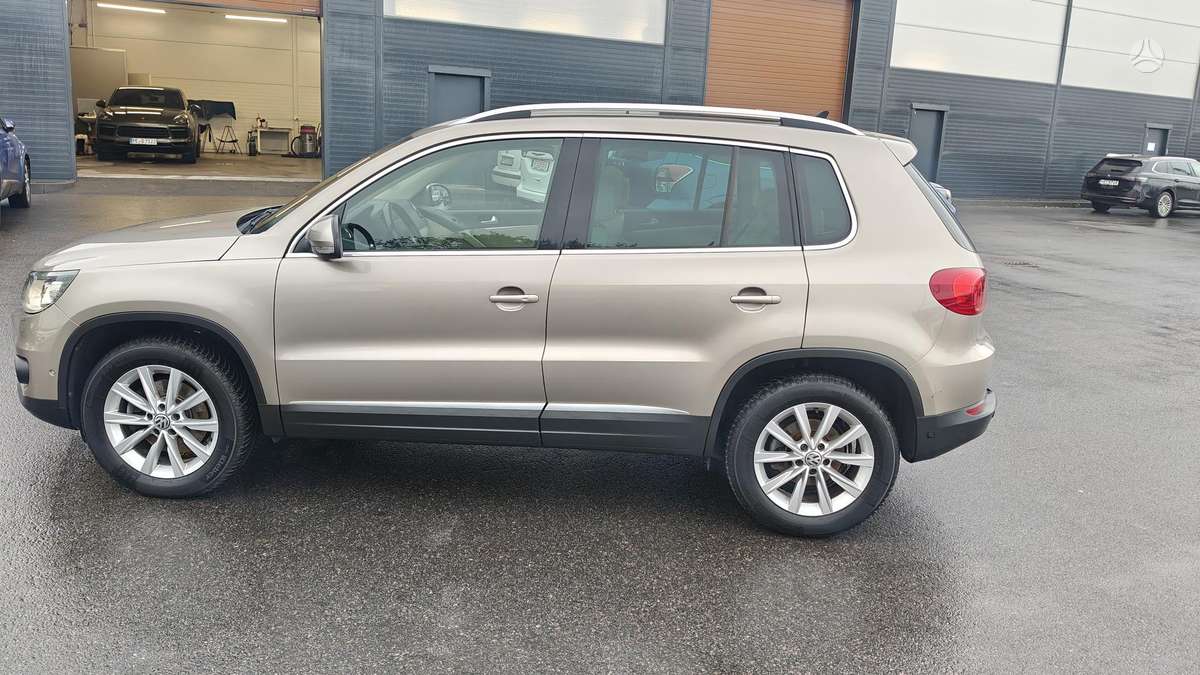 Volkswagen Tiguan - 2