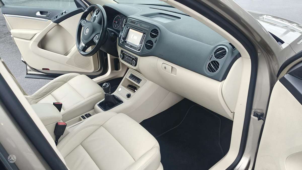 Volkswagen Tiguan - 10
