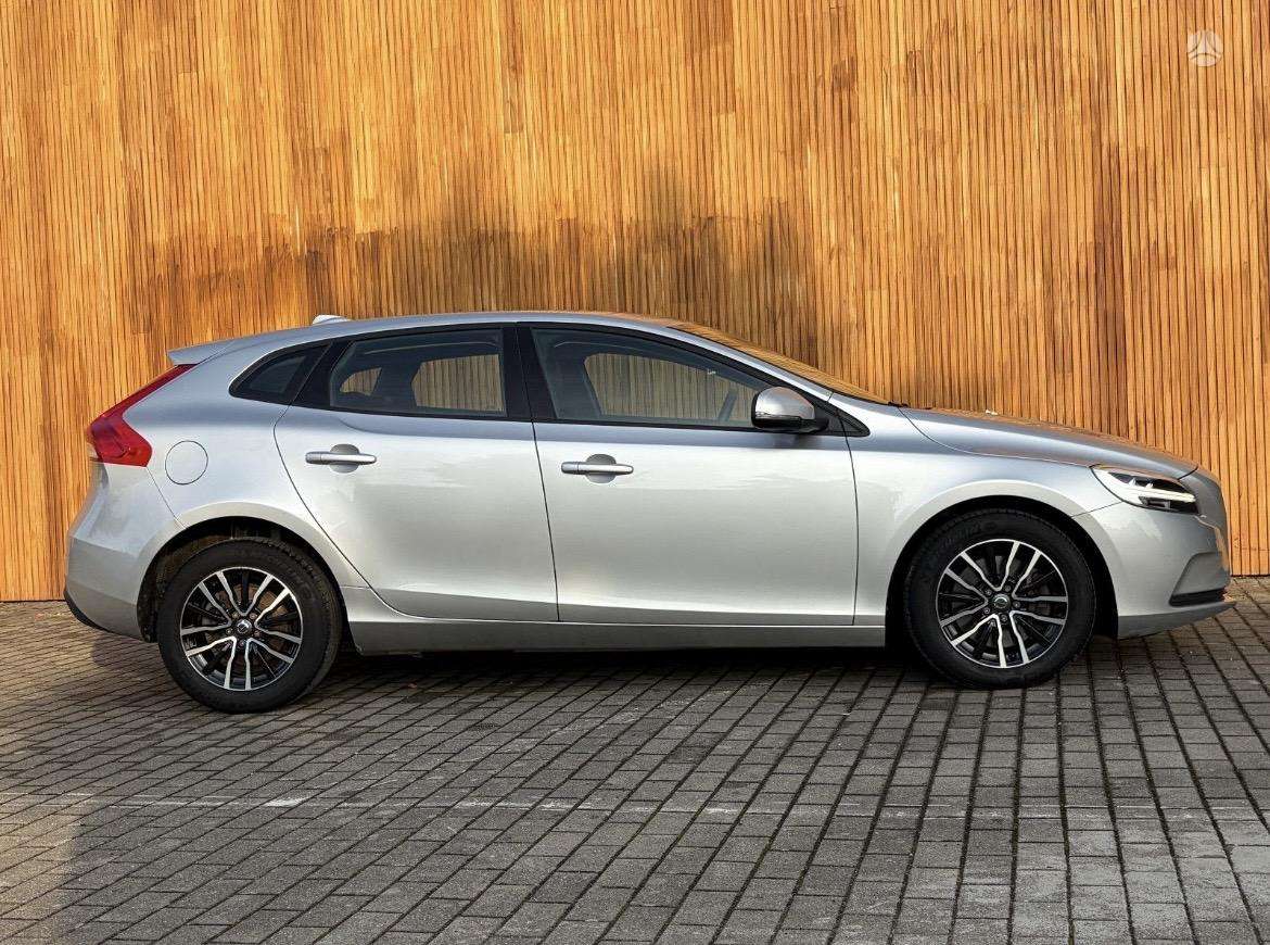 Volvo V40, 2.0 l., Хэтчбек
