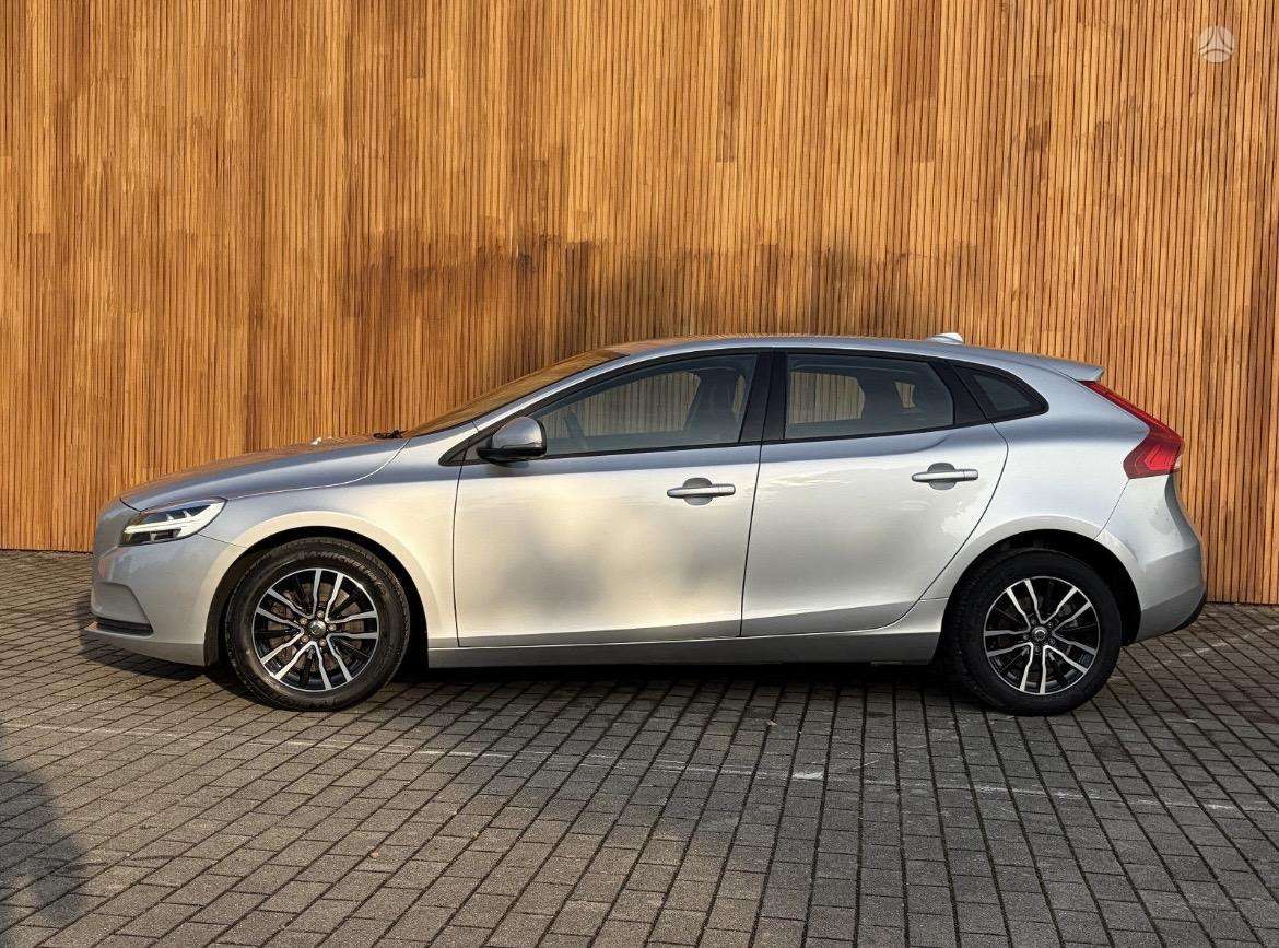 Volvo V40, 2.0 l., Хэтчбек