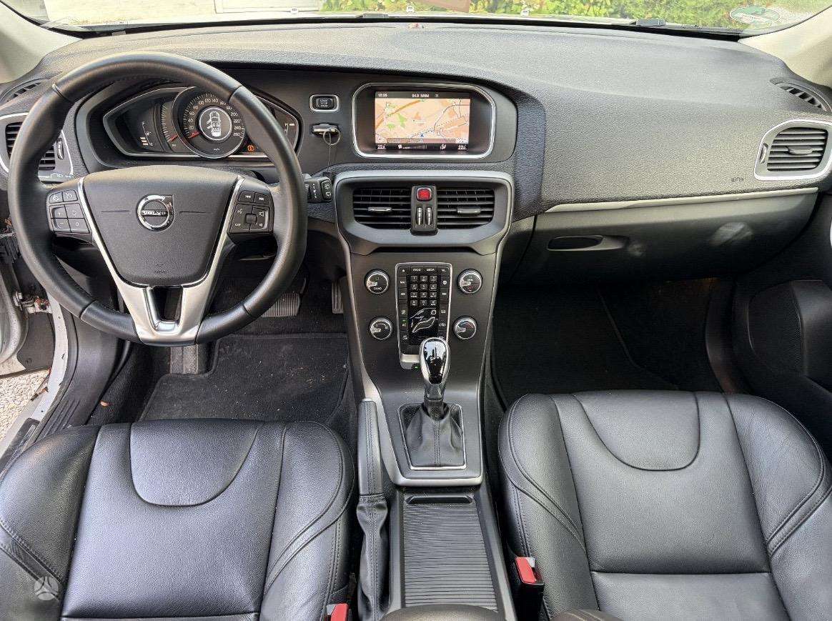 Volvo V40, 2.0 l., Хэтчбек
