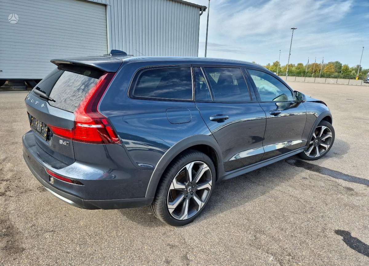 Volvo V60 Cross Country - 4