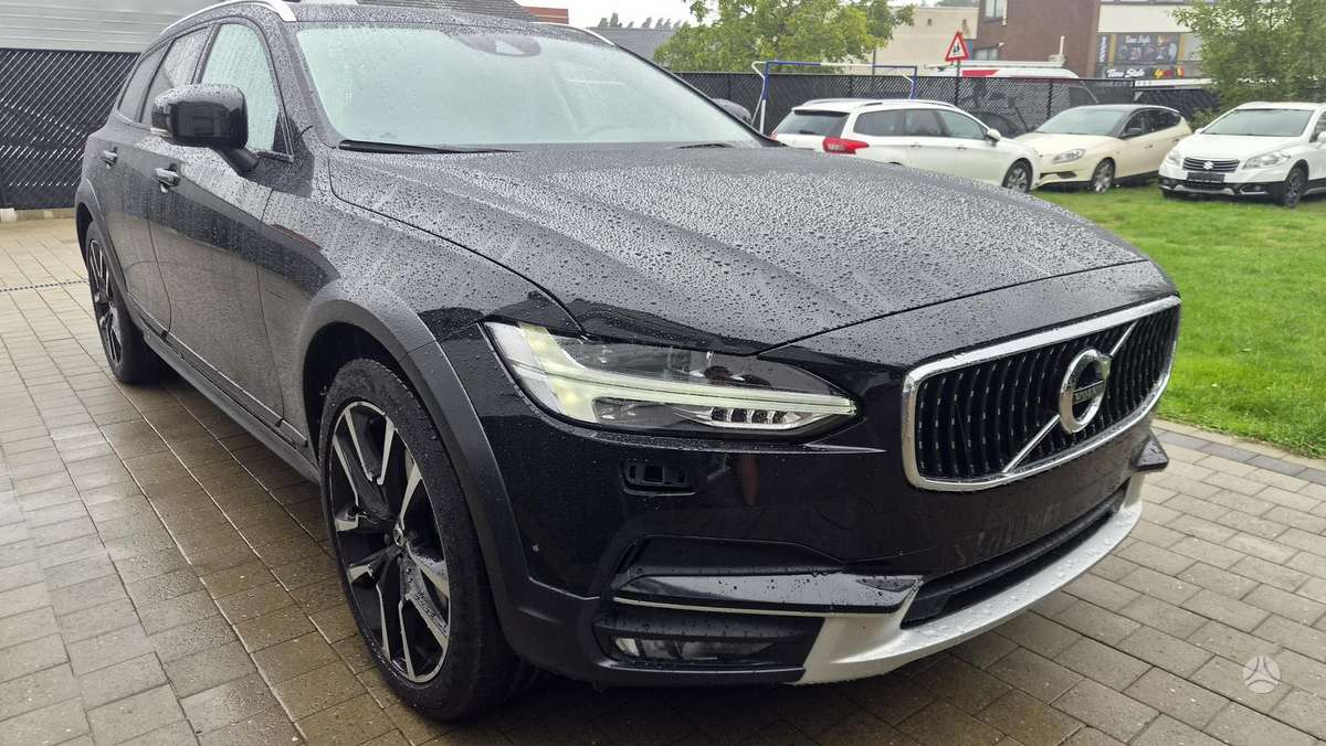 Volvo V90 Cross Country - 1