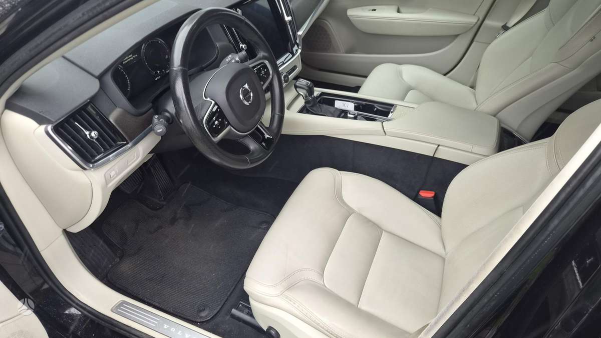 Volvo V90 Cross Country - 3