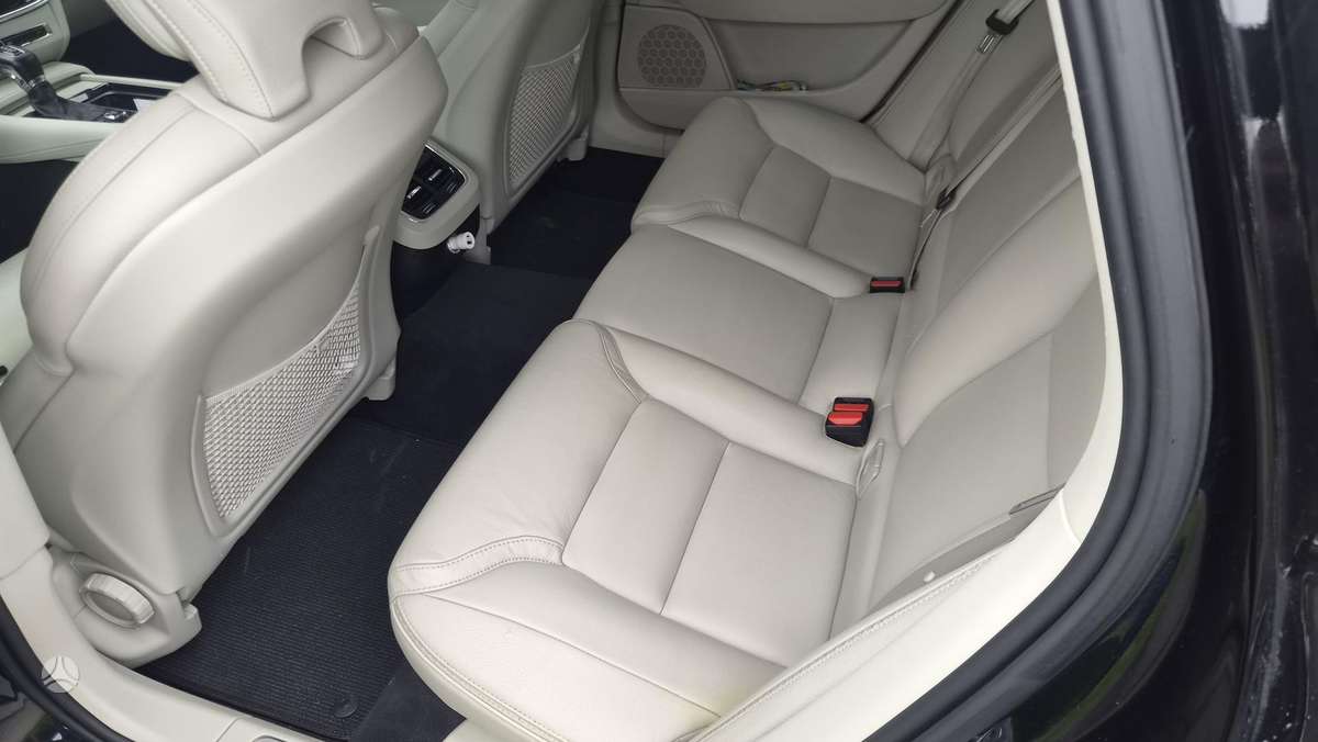 Volvo V90 Cross Country - 4