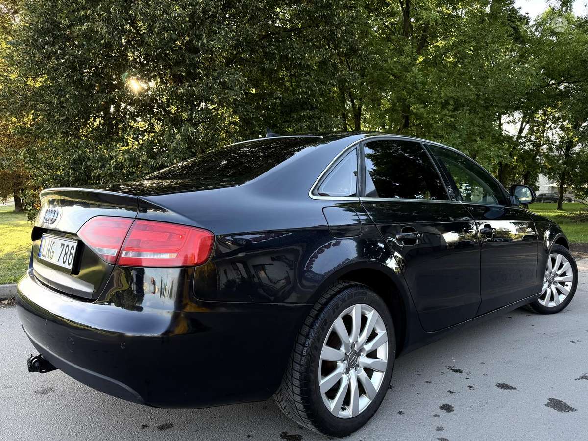 Audi A4, 2.0 l., Седан