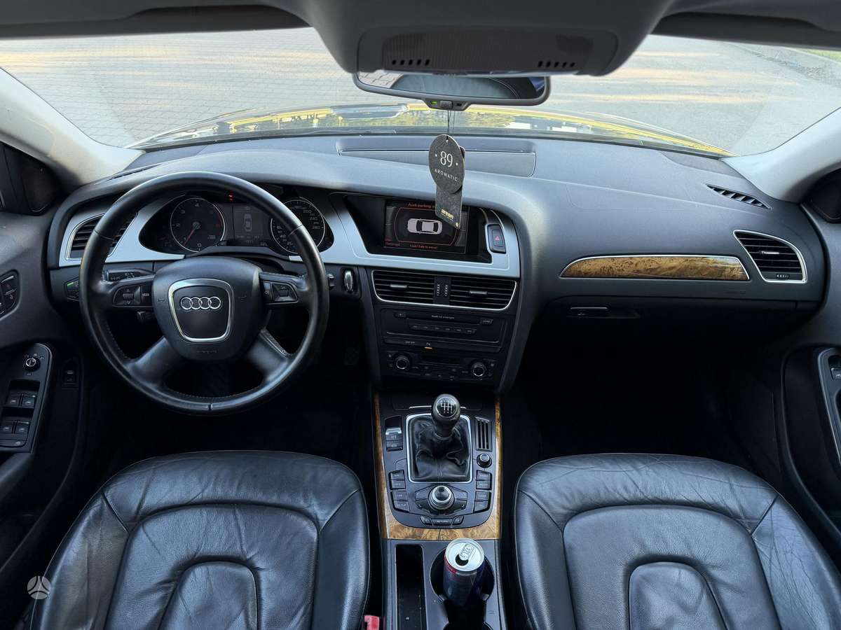 Audi A4, 2.0 l., Седан