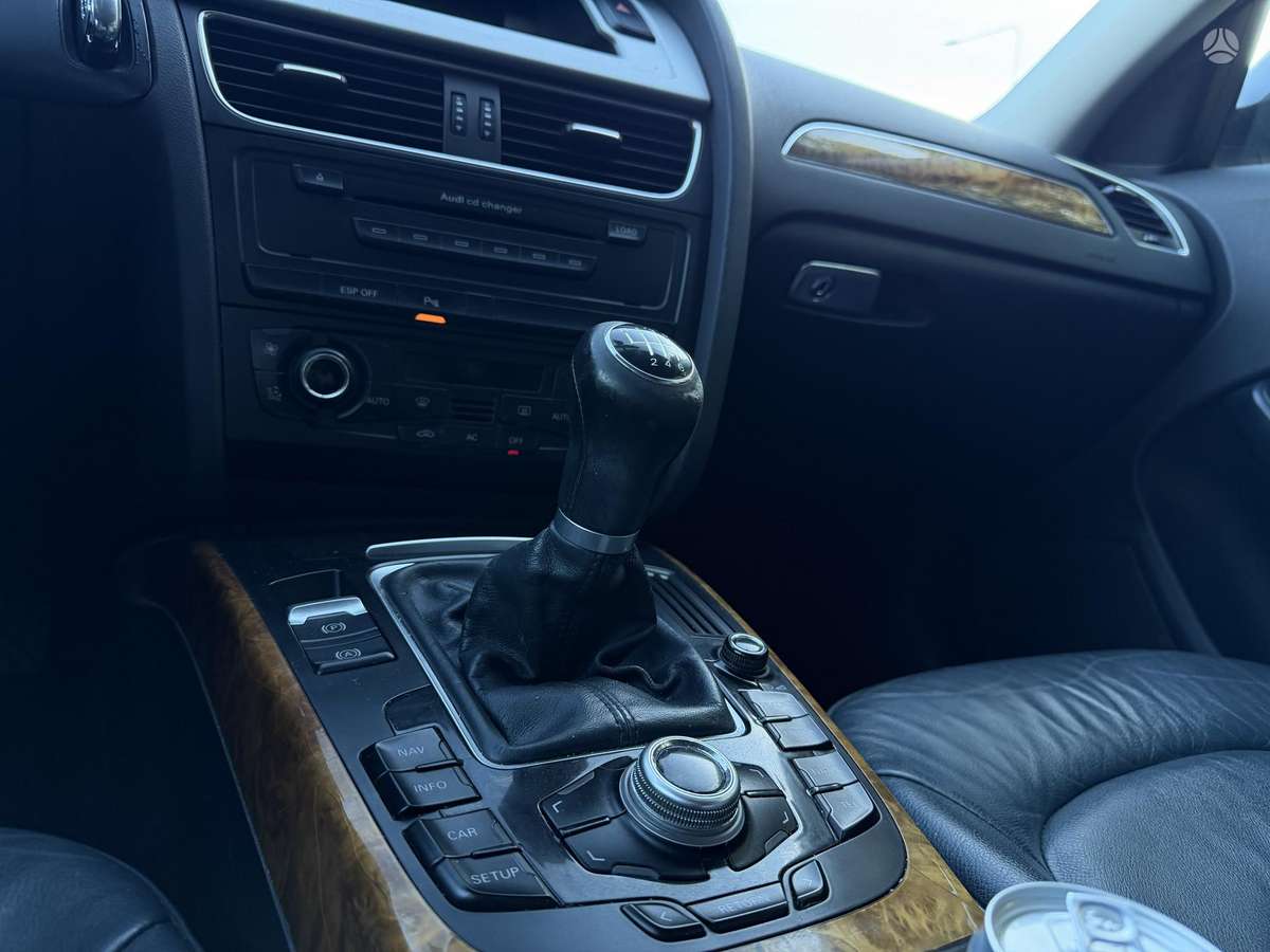 Audi A4, 2.0 l., Седан
