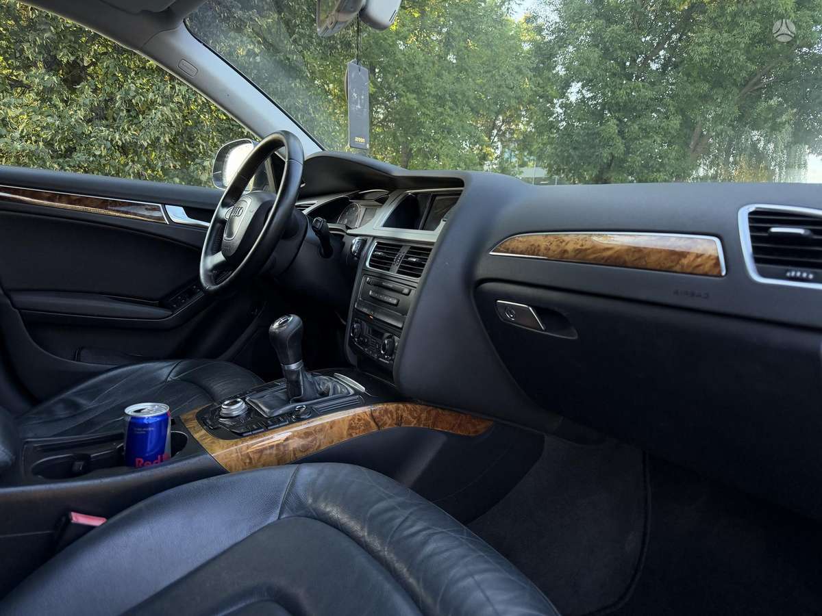 Audi A4, 2.0 l., Седан