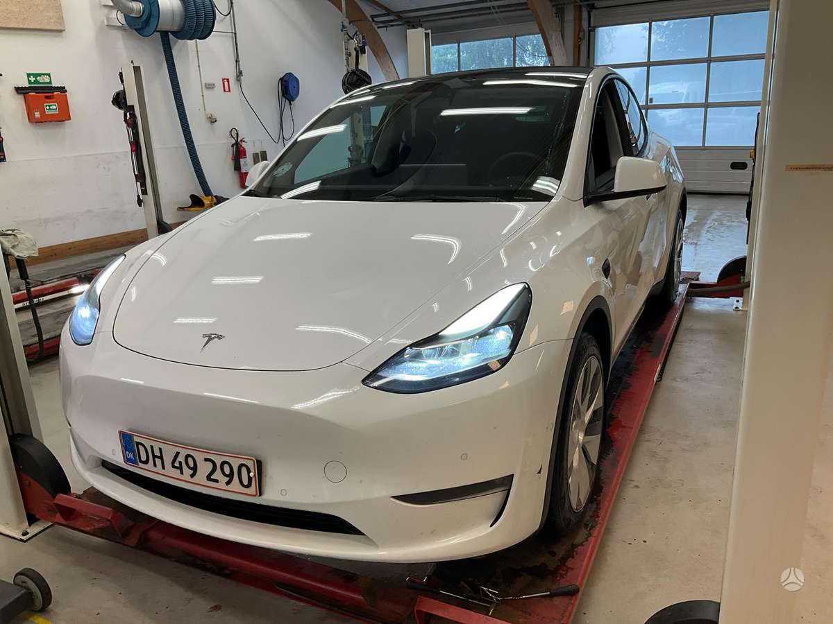 Tesla Model Y, off-road / crossover