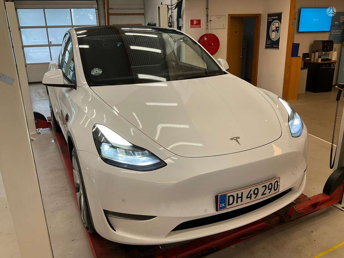 Tesla Model Y, off-road / crossover