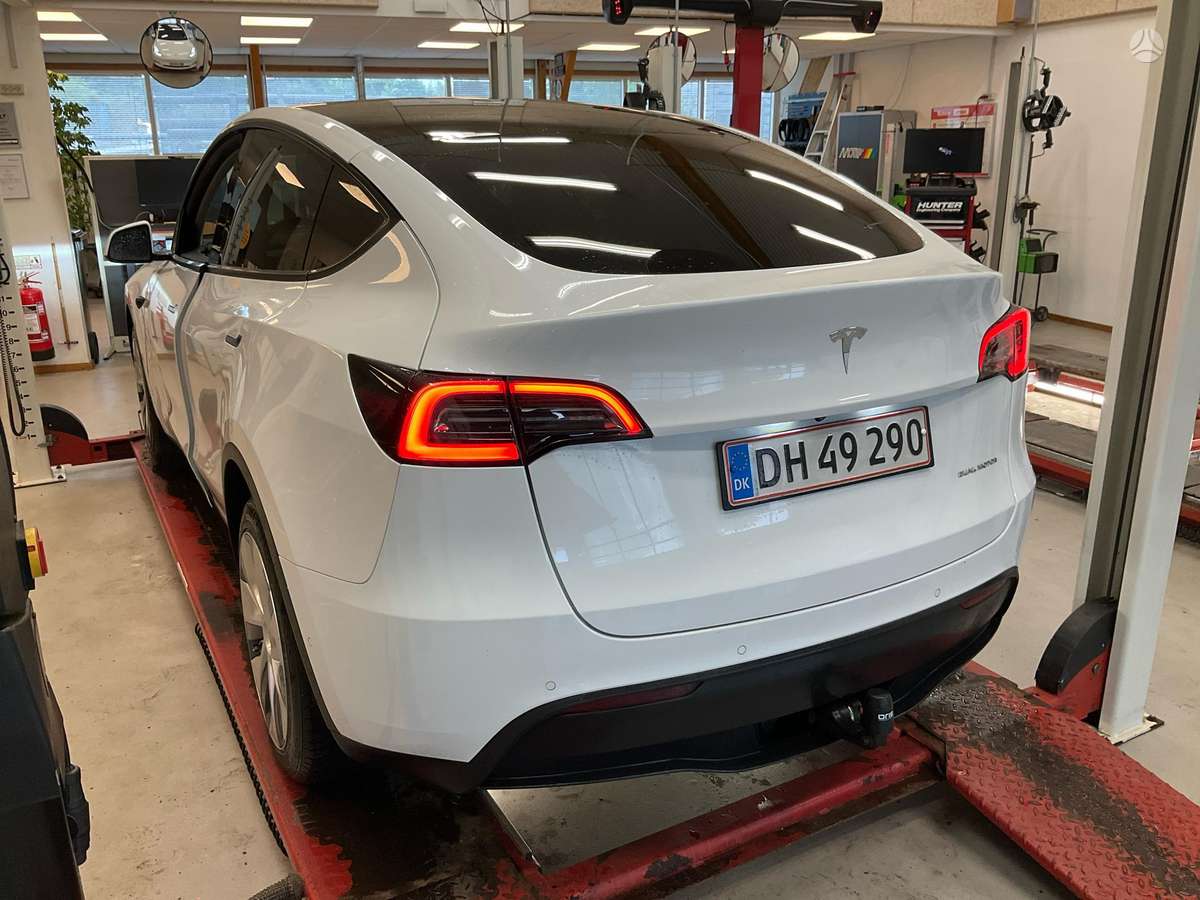Tesla Model Y, Внедорожник / Кроссовер