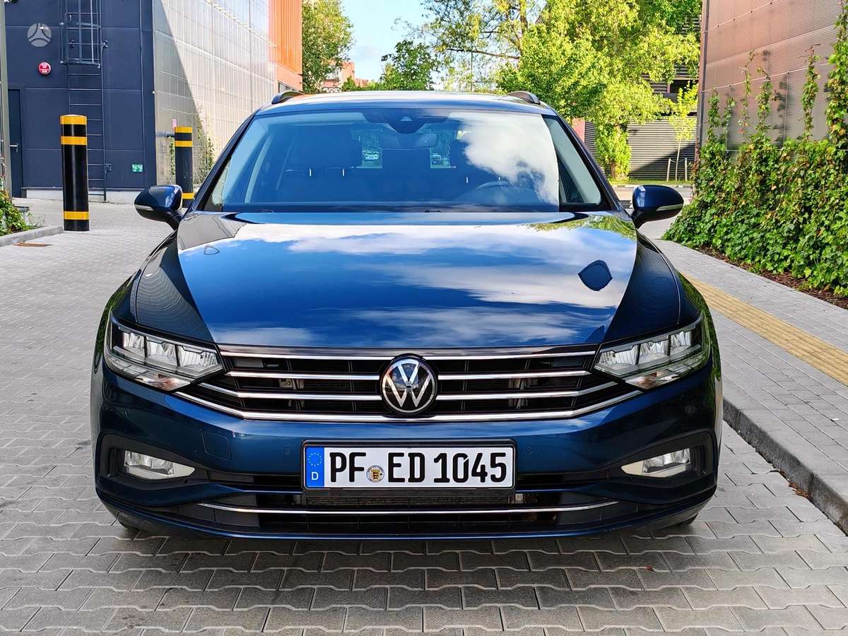 Volkswagen Passat - 1
