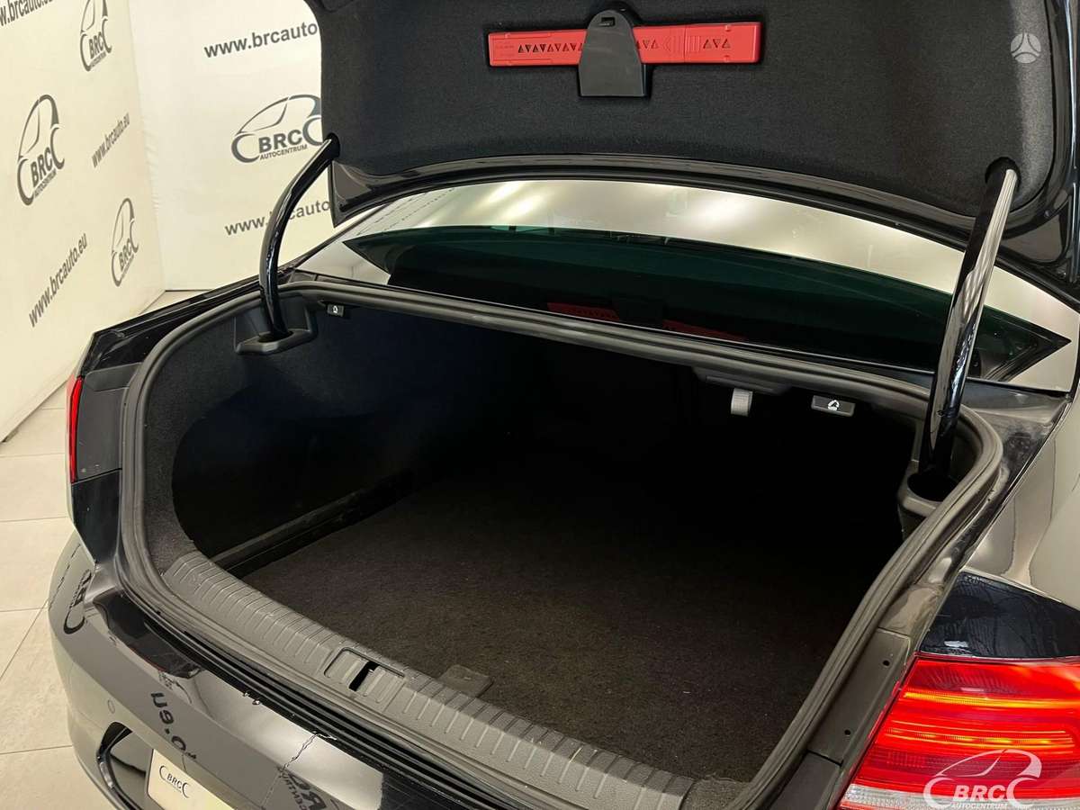 Volkswagen Passat - 8