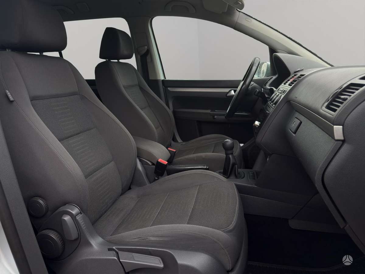 Volkswagen Touran - 8
