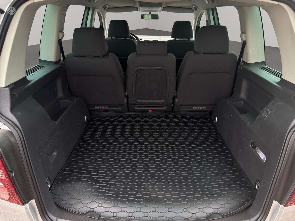 Volkswagen Touran - 10