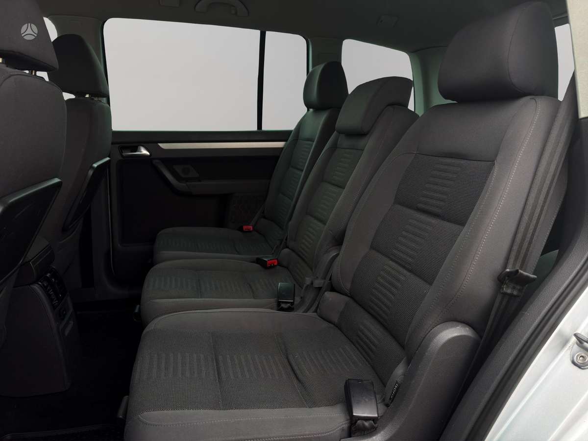 Volkswagen Touran - 11