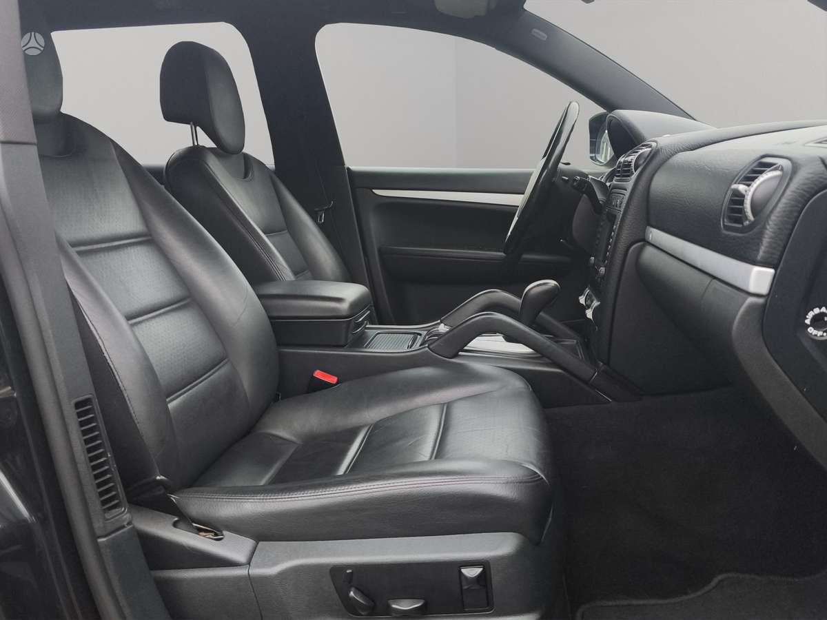 Porsche Cayenne - 8
