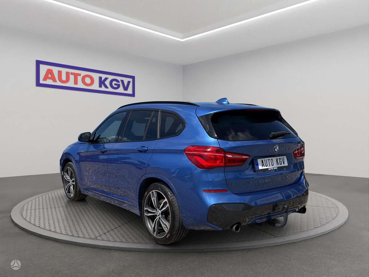 BMW X1, 2.0 l., off-road / crossover