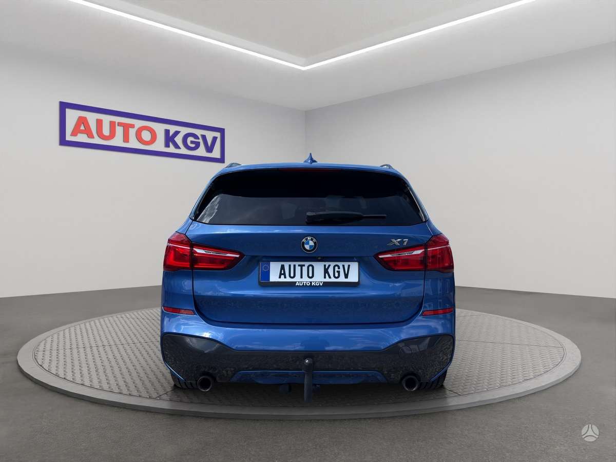 BMW X1, 2.0 l., off-road / crossover