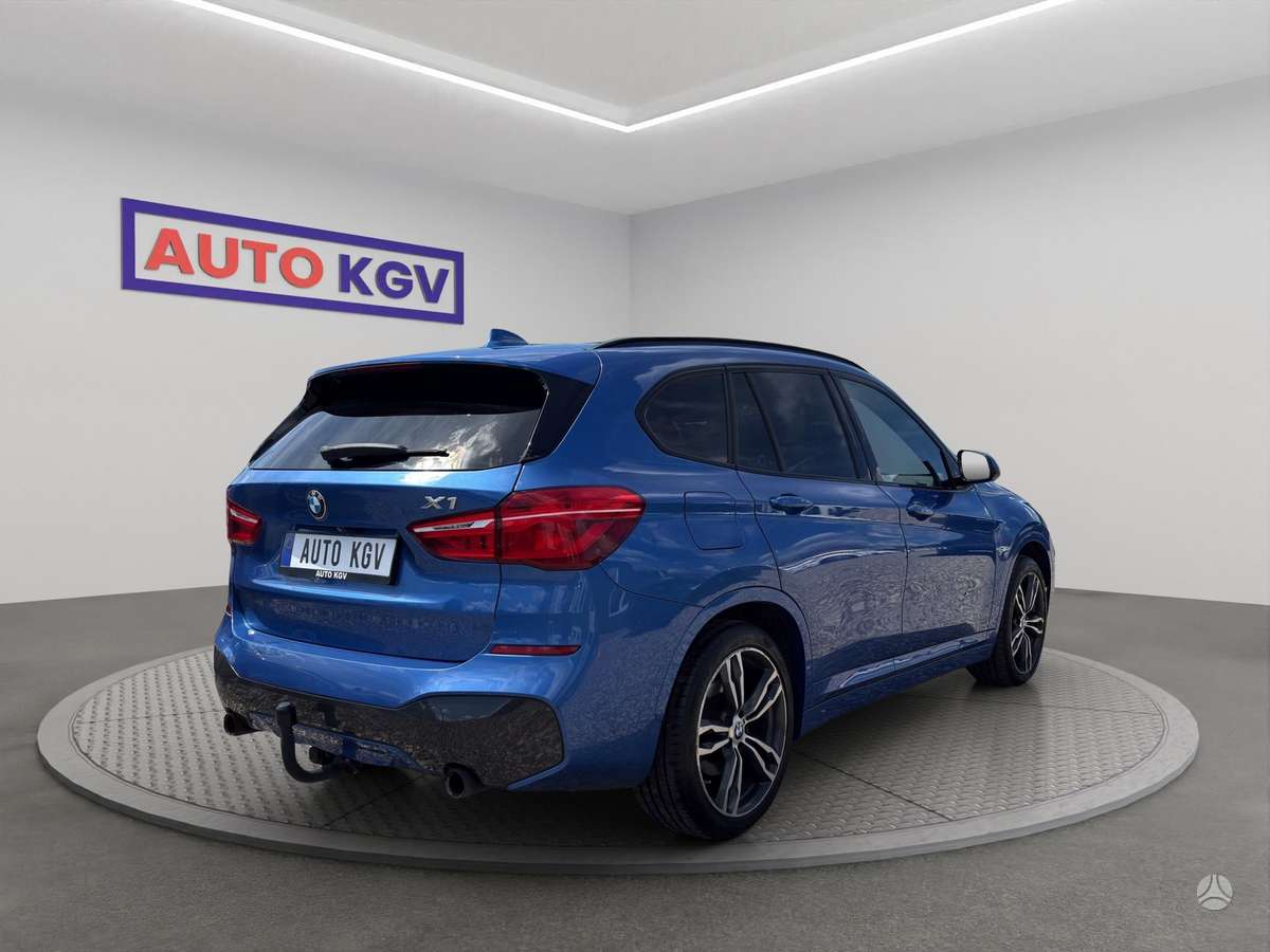 BMW X1, 2.0 l., off-road / crossover