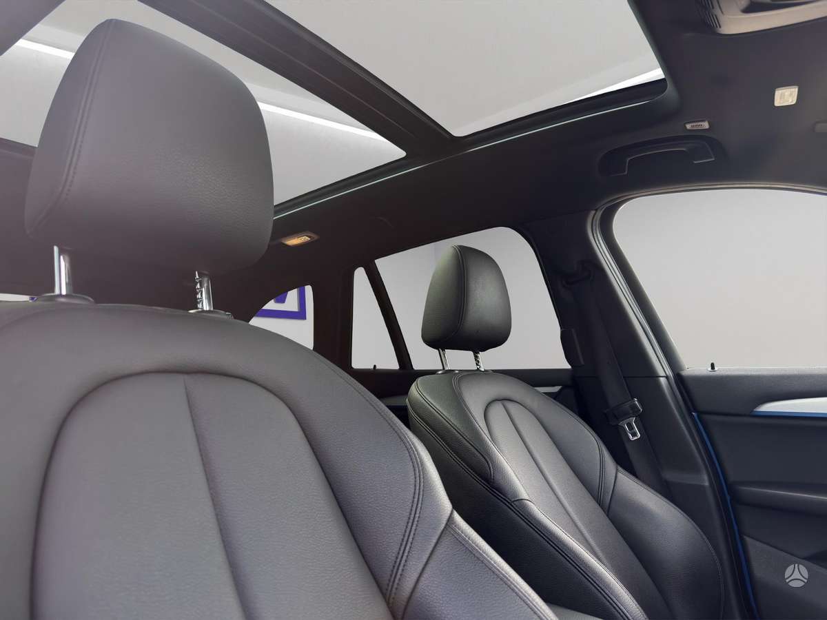 BMW X1, 2.0 l., off-road / crossover