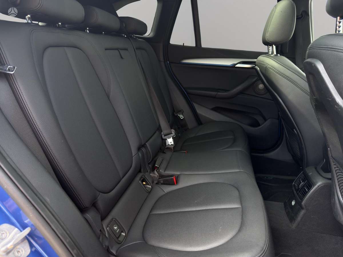 BMW X1, 2.0 l., off-road / crossover