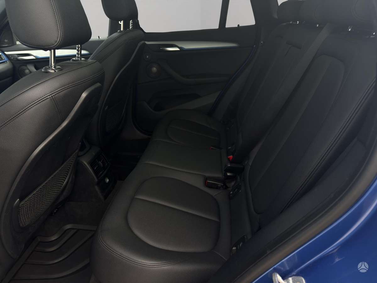 BMW X1, 2.0 l., off-road / crossover