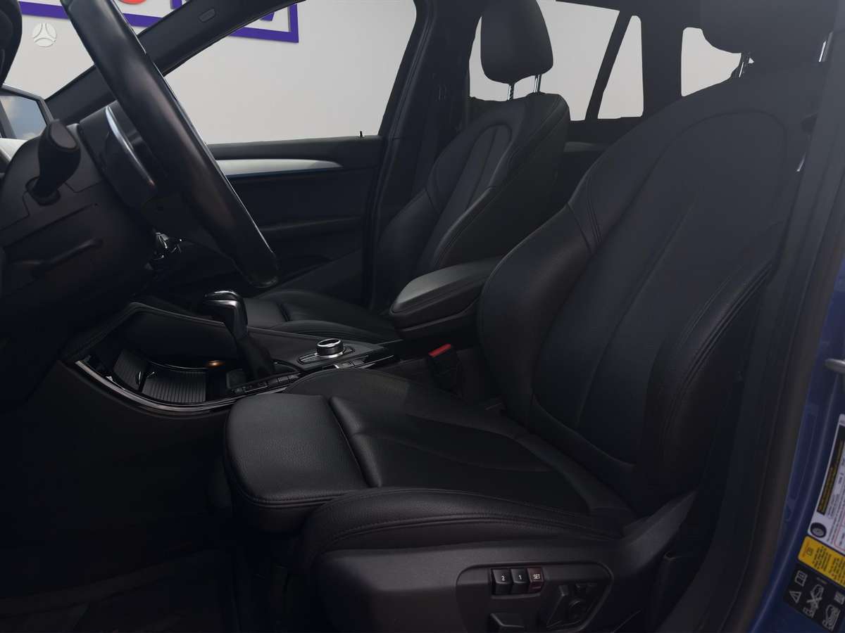 BMW X1, 2.0 l., off-road / crossover