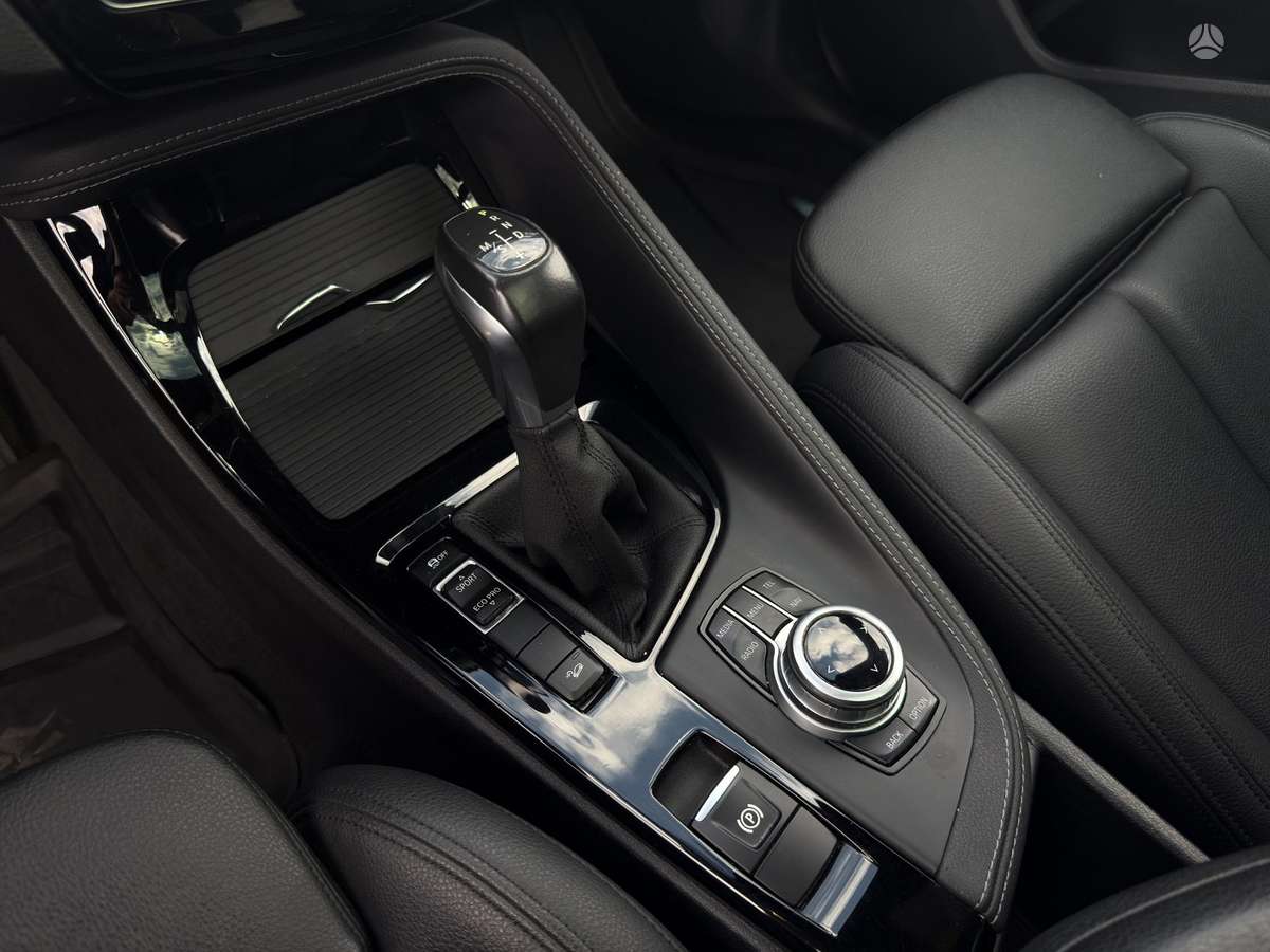 BMW X1, 2.0 l., off-road / crossover