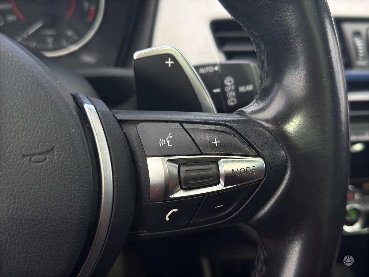BMW X1, 2.0 l., off-road / crossover