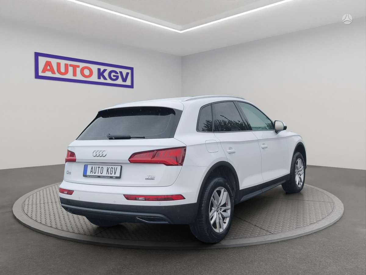 Audi Q5, 2.0 l., off-road / crossover