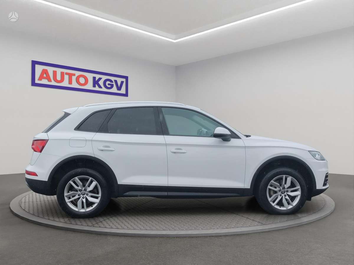 Audi Q5, 2.0 l., off-road / crossover