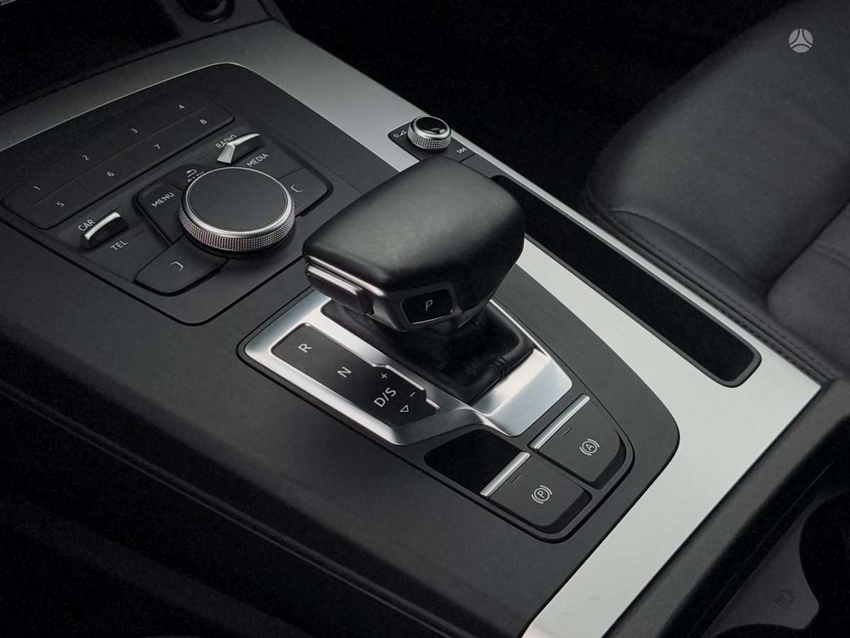 Audi Q5, 2.0 l., off-road / crossover