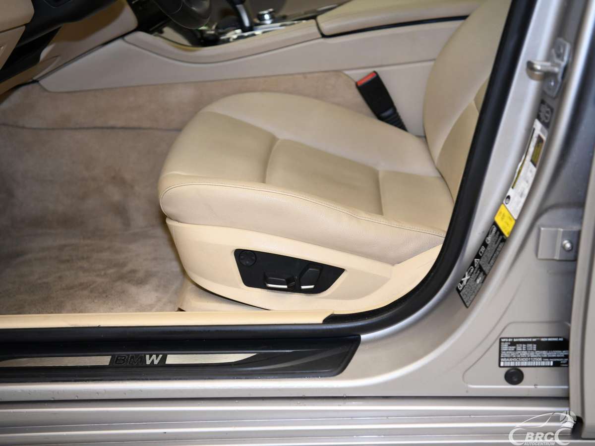 BMW 528, 2.0 l., Седан