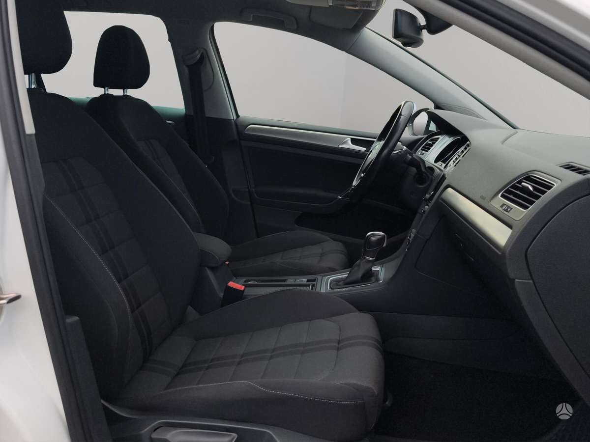 Volkswagen Golf - 8