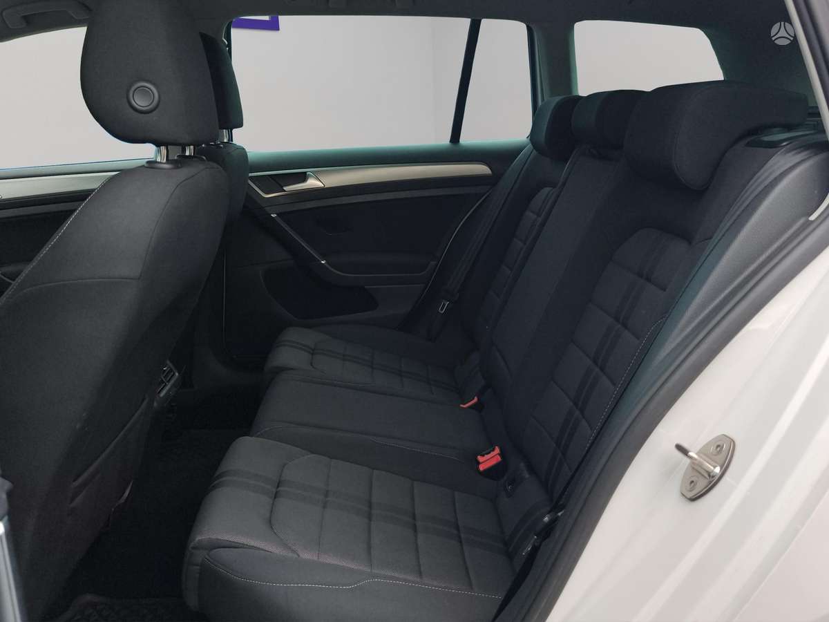 Volkswagen Golf - 11