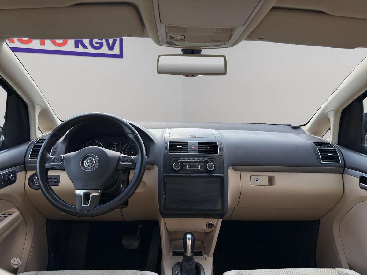 Volkswagen Touran - 12