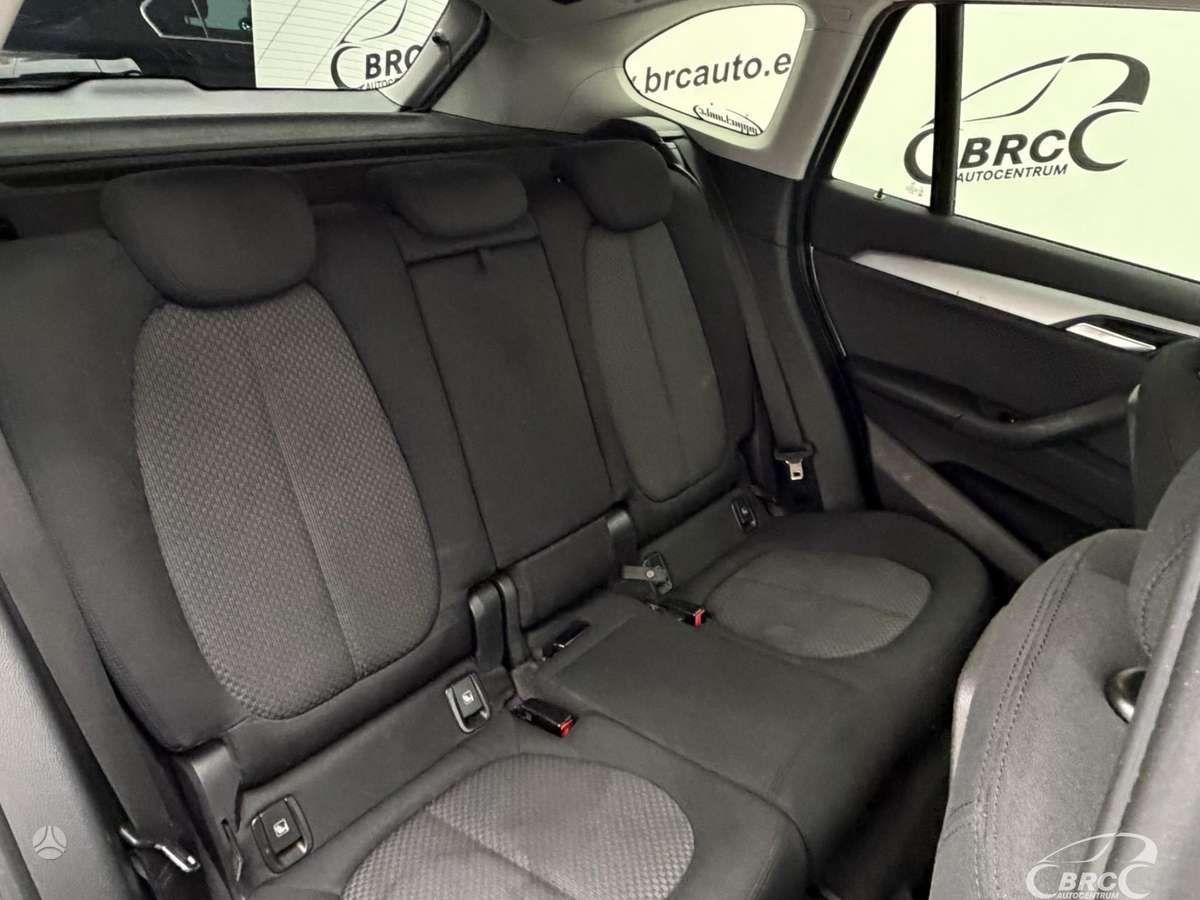 BMW X1, 2.0 l., off-road / crossover
