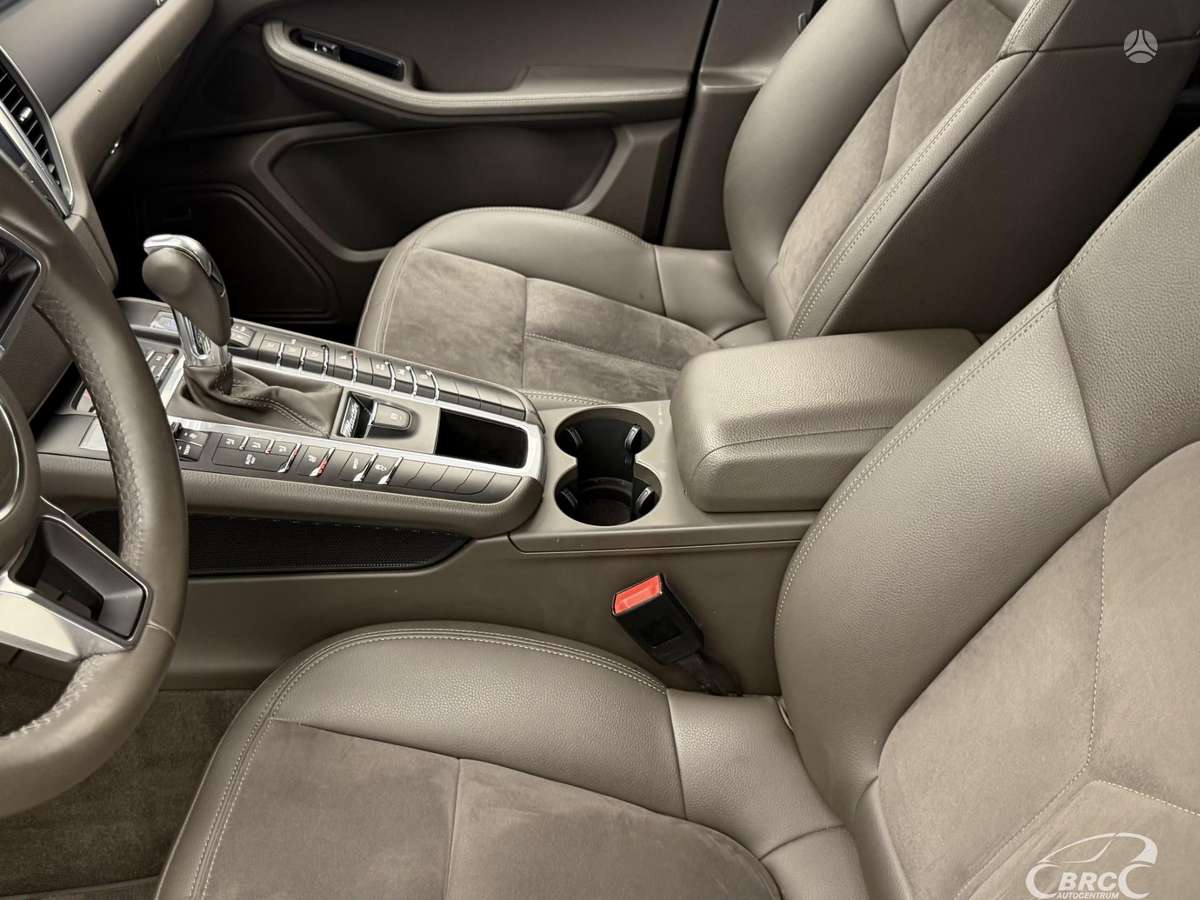 Porsche Macan, 2.0 l., off-road / crossover