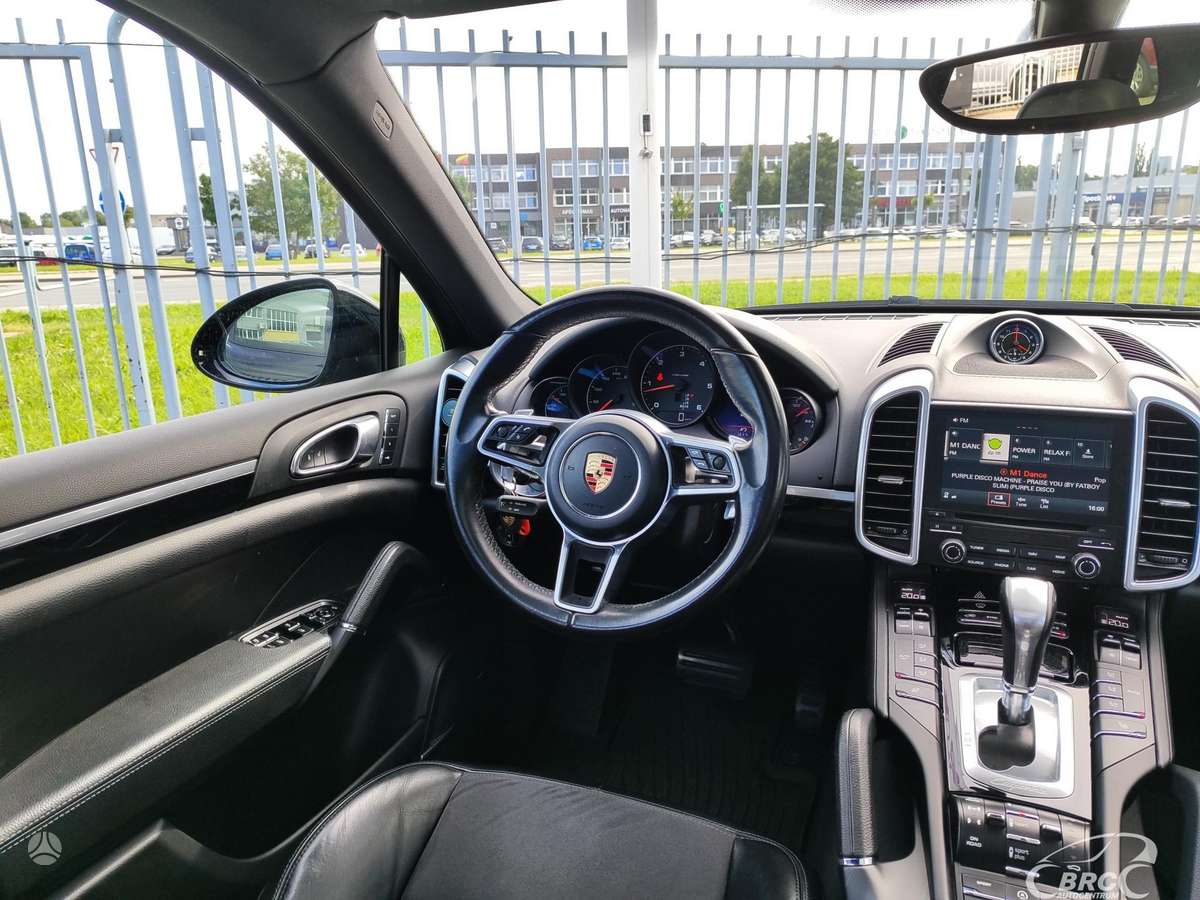 Porsche Cayenne - 4