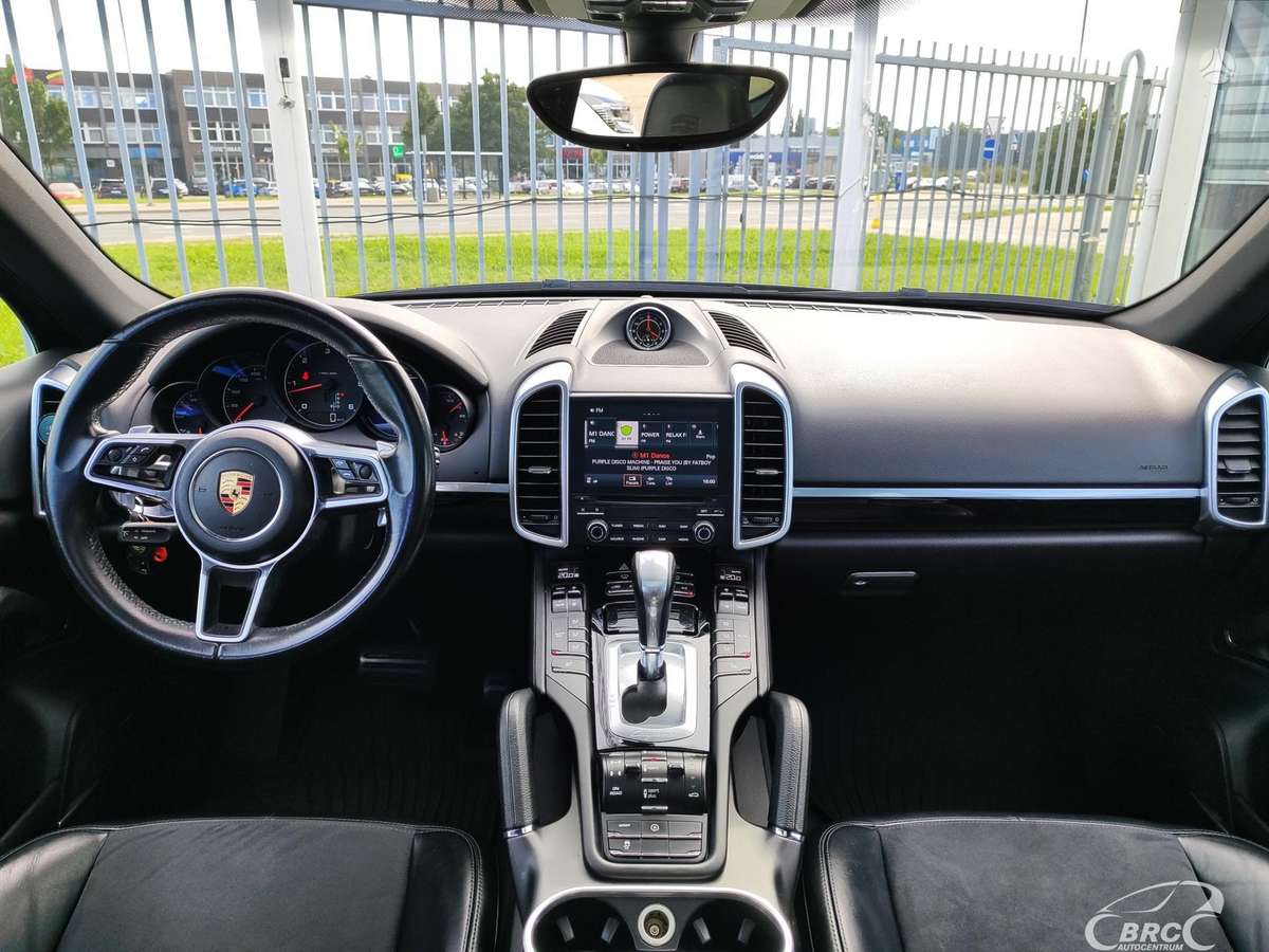 Porsche Cayenne - 5