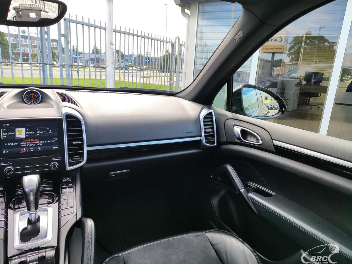 Porsche Cayenne - 6