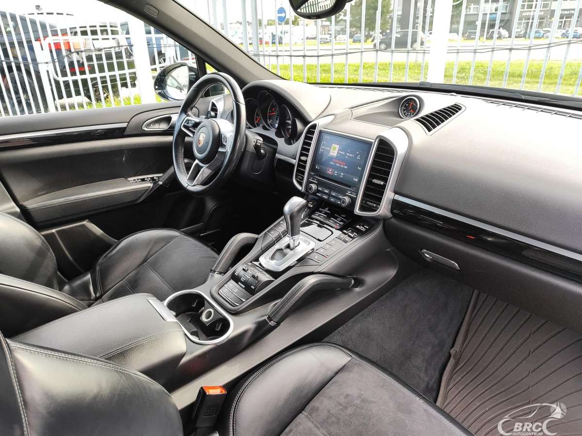 Porsche Cayenne - 9