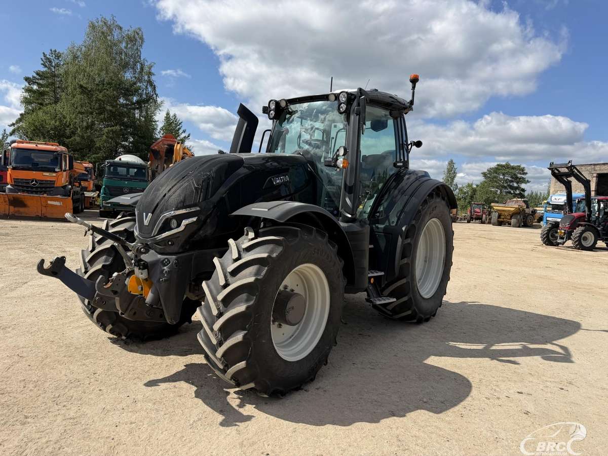 Valtra T235, traktoriai