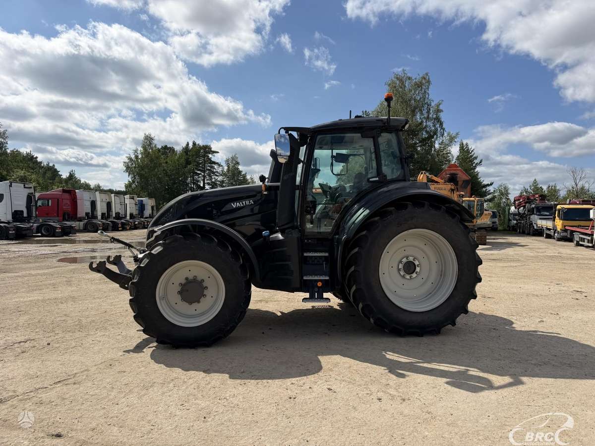 Valtra T235, traktoriai