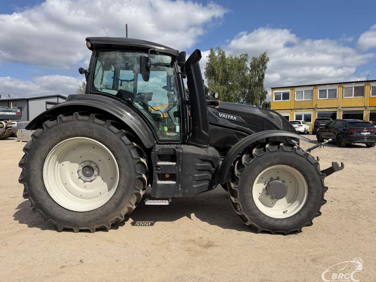 Valtra T235, traktoriai
